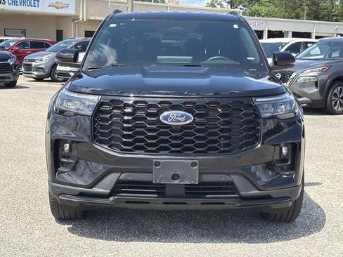 Used 2025 Ford Explorer ST-Line w/ ST-Line Street Pack AWD/4WD image 3