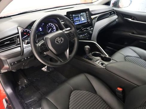 Used 2022 Toyota Camry SE w/ Cold Weather Package image 12