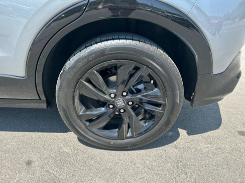 Used 2024 Buick Encore GX Sport Touring image 9