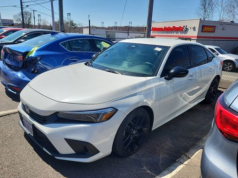 Used 2024 Honda Civic Sport image 2