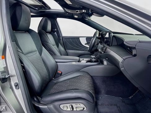 Used 2022 Lexus LS 500 F Sport image 37