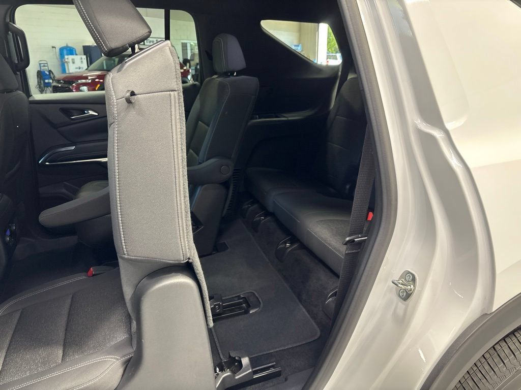 Used 2026 Chevrolet Traverse LT FWD image 45