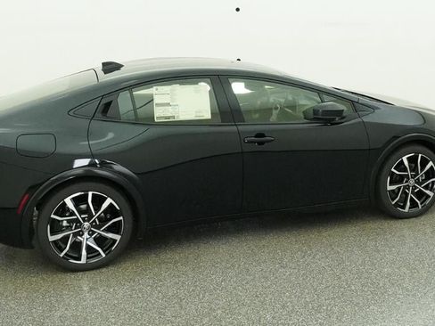 New 2026 Toyota Prius Plug-In Hybrid FWD image 10