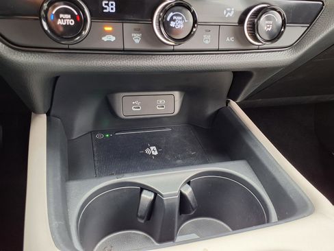Certified 2026 Honda HR-V LX image 8