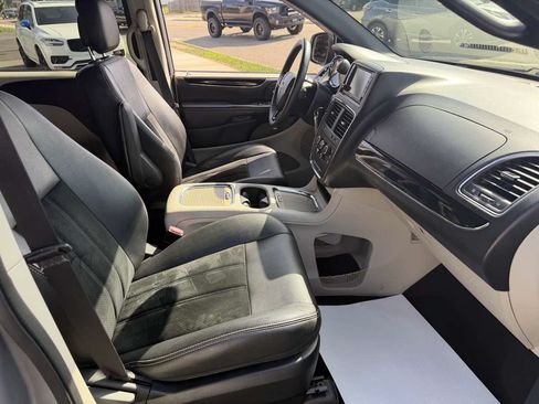 Used 2017 Dodge Grand Caravan SXT FWD image 17