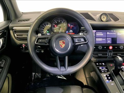 Certified 2026 Porsche Macan AWD/4WD image 15