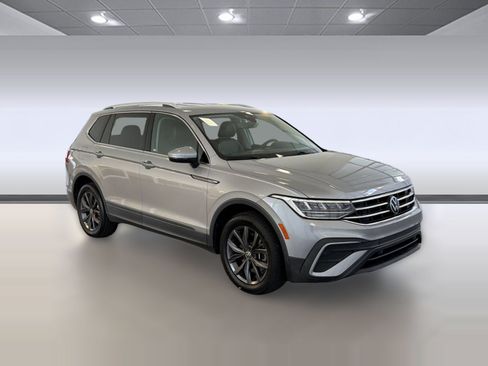 Used 2022 Volkswagen Tiguan SE FWD image 7