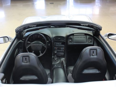 Used 2002 Chevrolet Corvette Convertible w/ Preferred Equipment Group1 image 35