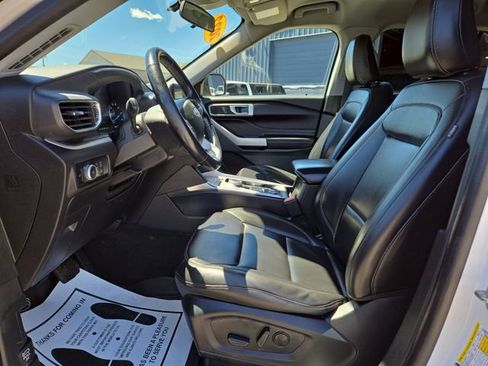 Used 2022 Ford Explorer XLT w/ Equipment Group 202A AWD/4WD image 3