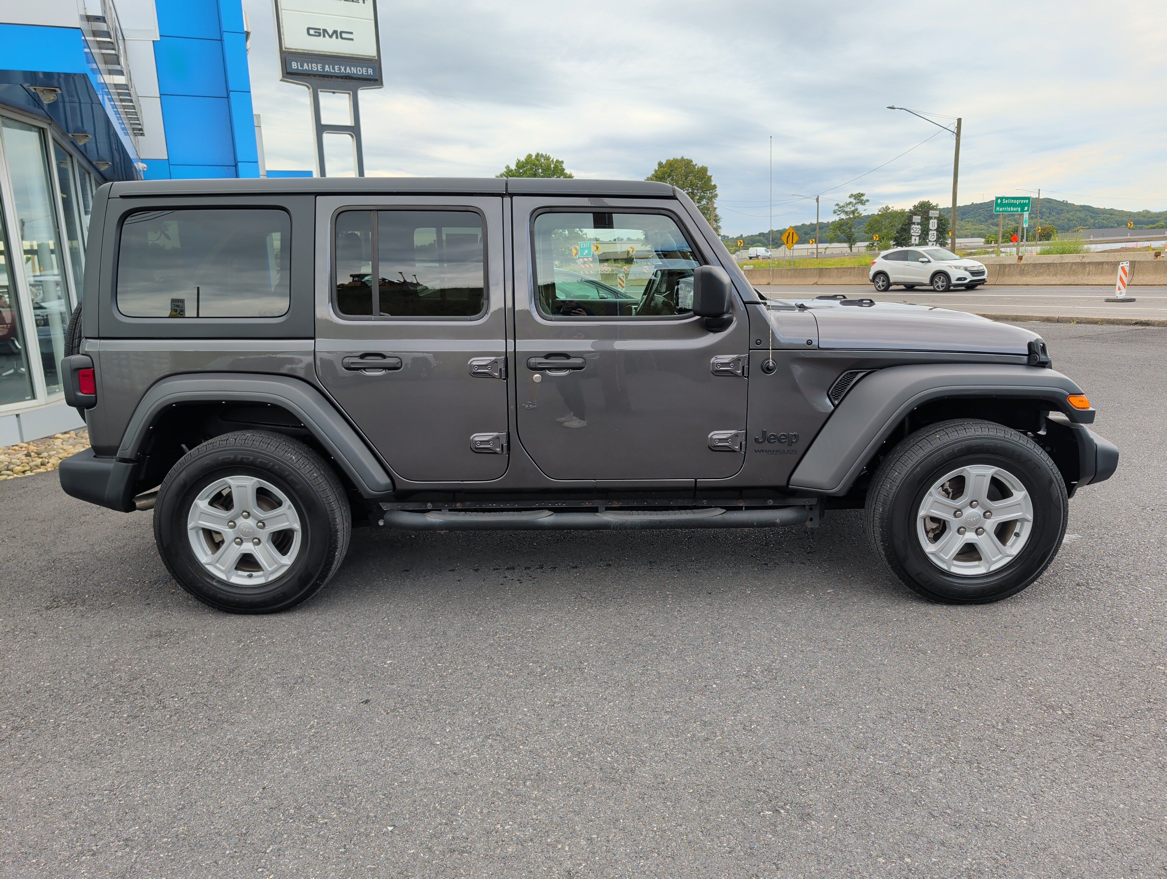 Used 2022 Jeep Wrangler Unlimited Sport AWD/4WD image 2