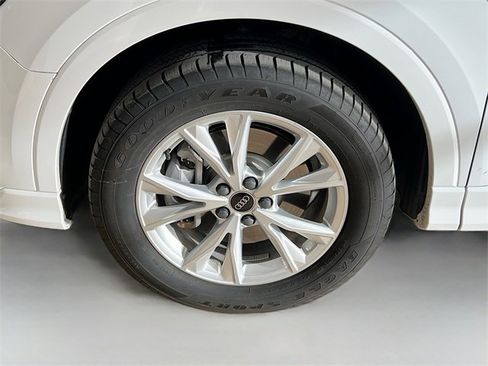 Used 2025 Audi Q3 2.0T Premium image 32