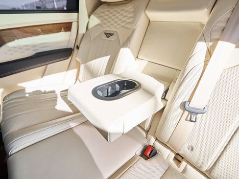 Used 2023 Bentley Bentayga Extended Wheelbase image 49