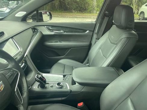 Used 2022 Cadillac XT5 Premium Luxury FWD image 9