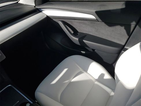 Used 2022 Tesla Model 3 Long Range image 11