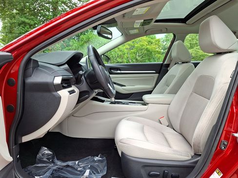 Used 2020 Nissan Altima 2.5 SV FWD image 14