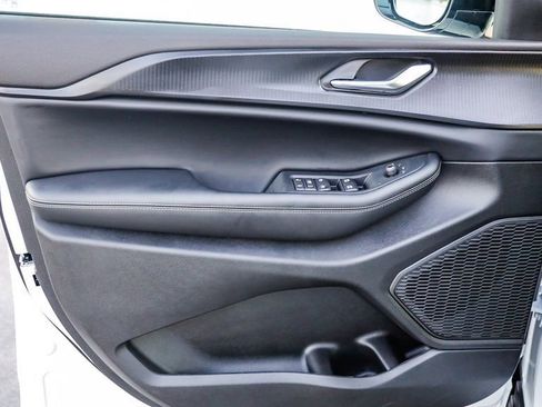 New 2025 Jeep Grand Cherokee Altitude image 21