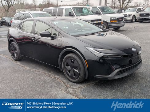 Used 2024 Toyota Prius LE image 1