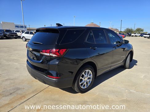 Used 2024 Chevrolet Equinox LS w/ LS Convenience Package image 7