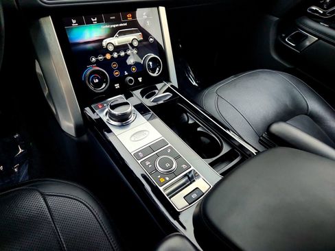 Used 2018 Land Rover Range Rover HSE image 17