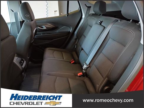 Used 2023 GMC Terrain SLE w/ Driver Convenience Package image 16
