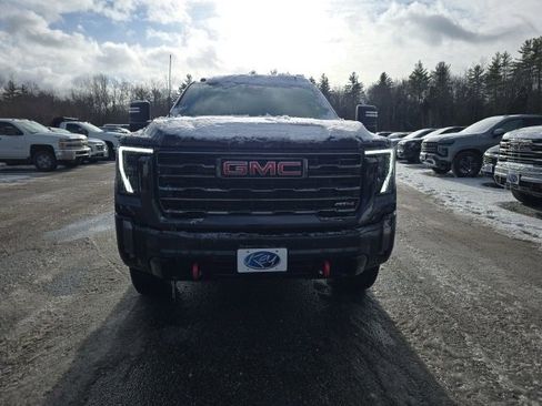 Used 2024 GMC Sierra 2500 AT4 w/ AT4 Preferred Package image 8