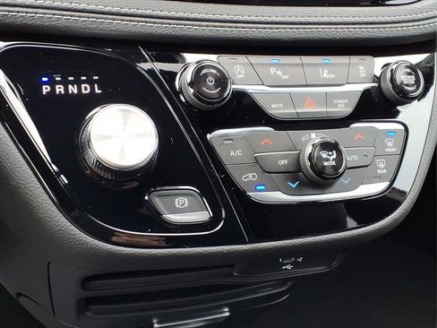 New 2026 Chrysler Pacifica Select FWD image 17