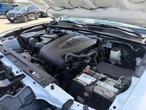 Used 2019 Toyota Tacoma SR w/ SR Convenience Package AWD/4WD image 31