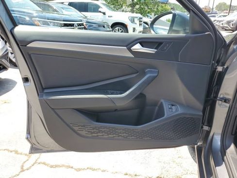 Certified 2023 Volkswagen Jetta SE FWD image 20