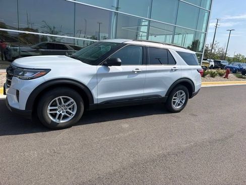 Used 2026 Ford Explorer Active AWD/4WD image 2