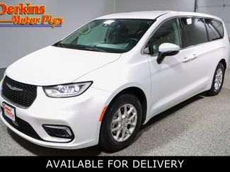 Used 2023 Chrysler Pacifica Touring-L FWD video 1