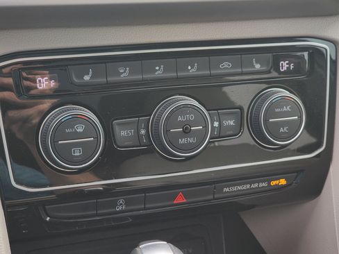 Used 2021 Volkswagen Atlas SEL R-Line image 23