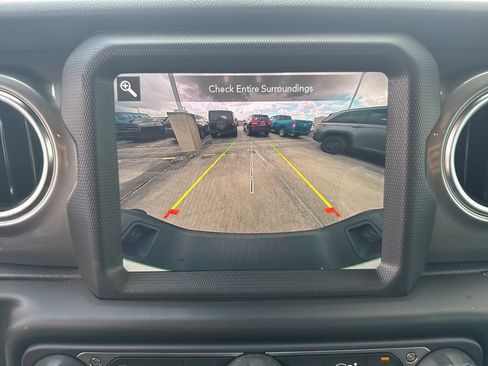 Certified 2022 Jeep Gladiator Overland w/ Safety Group image 26