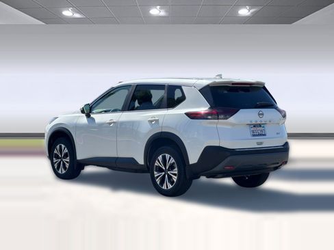 Used 2023 Nissan Rogue SV FWD image 3