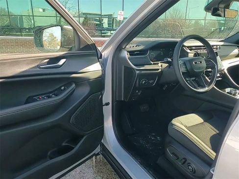 New 2025 Jeep Grand Cherokee Laredo X w/ Luxury Tech Group I image 20