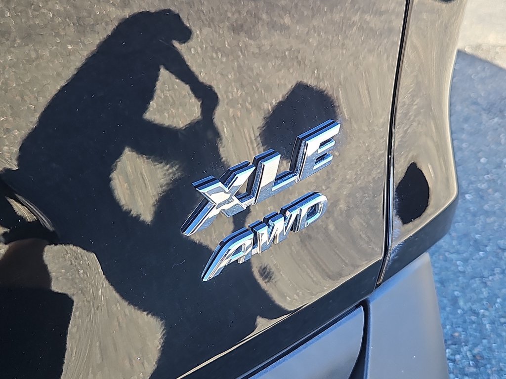 Used 2020 Toyota RAV4 XLE Premium AWD/4WD image 11