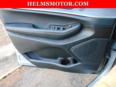 Certified 2024 Jeep Grand Cherokee L Limited w/ Luxury Tech Group II image 16