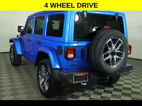 Used 2024 Jeep Wrangler Unlimited w/ Convenience Group AWD/4WD image 5