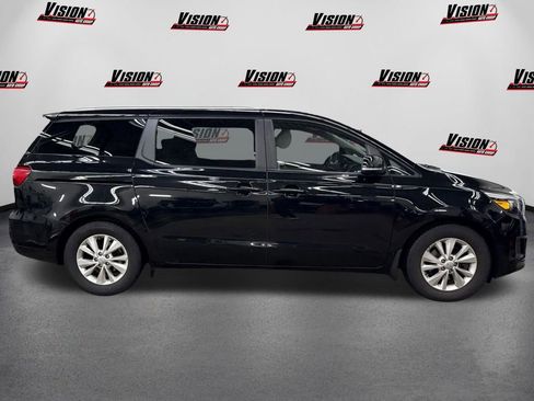 Used 2015 Kia Sedona LX w/ LX Convenience Package image 4