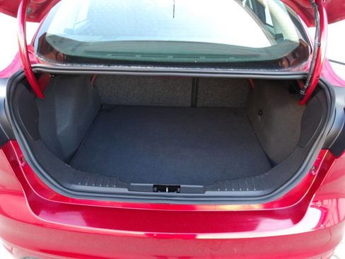 Used 2015 Ford Focus SE w/ SE Sport Package image 23