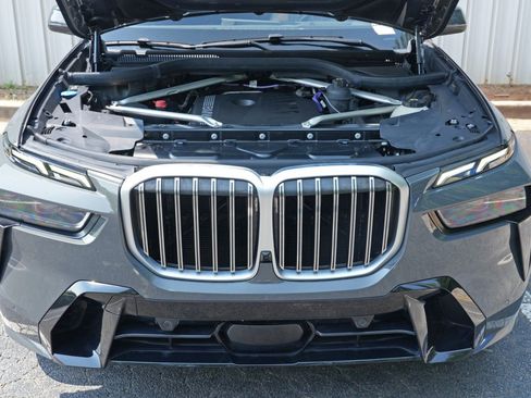Used 2023 BMW X7 xDrive40i w/ M Sport Package AWD/4WD image 8
