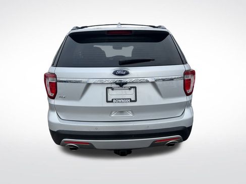 Used 2017 Ford Explorer XLT w/ Equipment Group 202A image 4