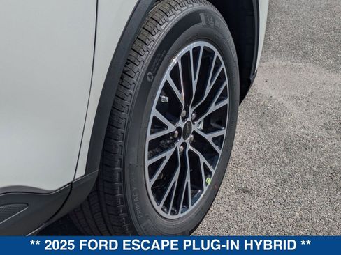 New 2025 Ford Escape SE image 13