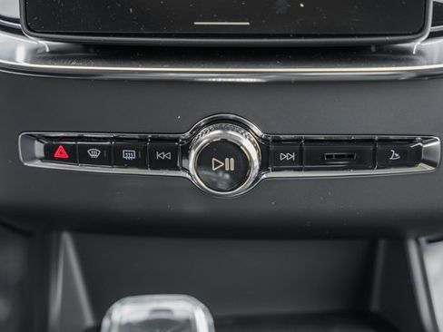 Certified 2025 Volvo XC90 T8 Core w/ Climate Package image 21