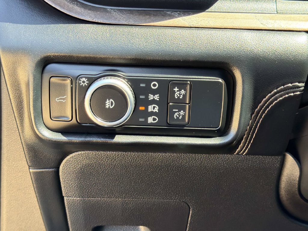 Certified 2023 Ford Explorer Platinum w/ Technology Package AWD/4WD image 24