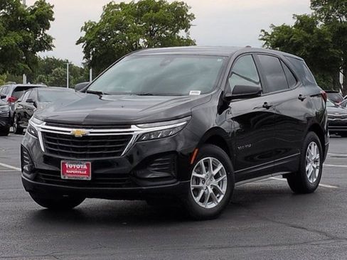 Used 2024 Chevrolet Equinox LS w/ LS Convenience Package FWD image 2