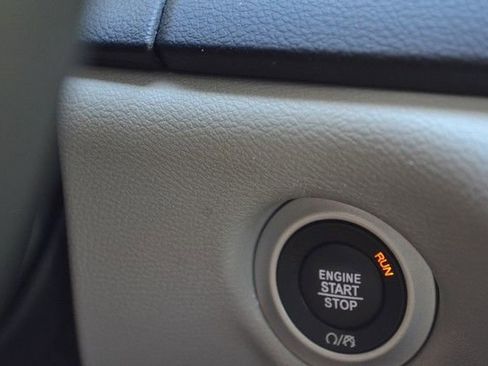 Used 2022 Chrysler Pacifica Touring-L FWD image 27