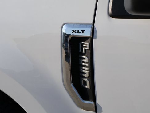 Used 2020 Ford F250 XLT w/ FX4 Off-Road Package AWD/4WD image 4