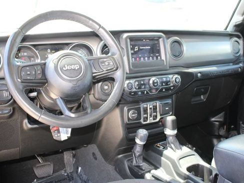 Used 2023 Jeep Wrangler Unlimited w/ Cold Weather Group AWD/4WD image 15