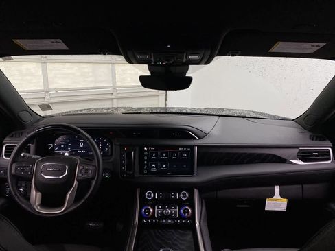 Used 2024 GMC Yukon Denali w/ Advanced Technology Package image 12