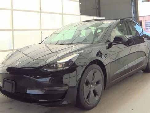 Used 2023 Tesla Model 3 Standard Range RWD image 2